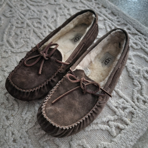 Ugg Dakota Slipper 10 - Picture 2 of 8